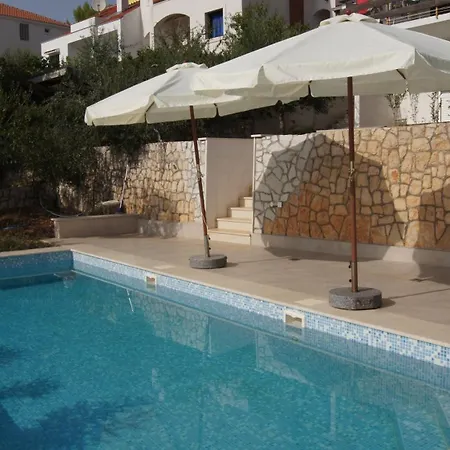 Apartment Niana With Heated Seawater Swimingpool