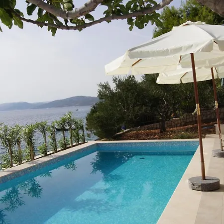 Niana With Heated Seawater Swimingpool