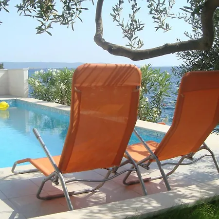 Niana With Heated Seawater Swimingpool Apartment