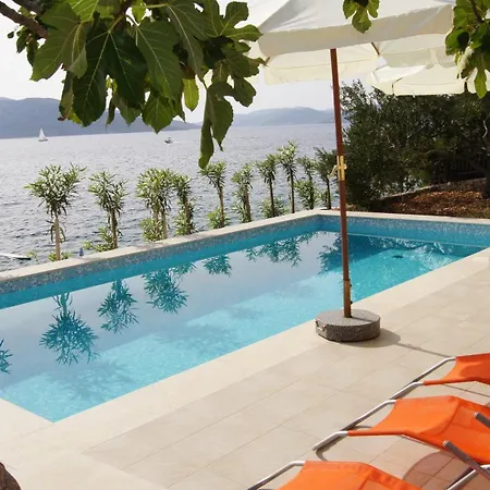 Apartment Niana With Heated Seawater Swimingpool