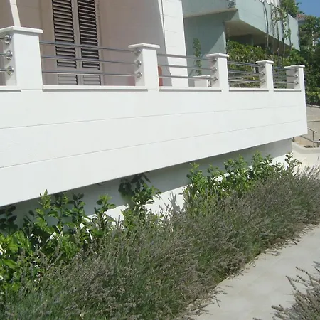 Apartment Niana With Heated Seawater Swimingpool Donji Okrug (Ciovo)