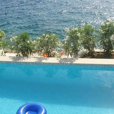 Niana With Heated Seawater Swimingpool