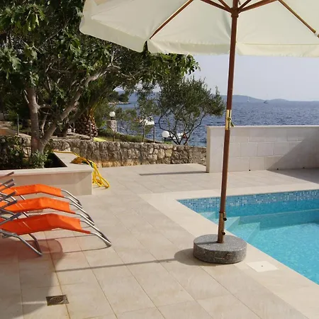 Niana With Heated Seawater Swimingpool Apartment *