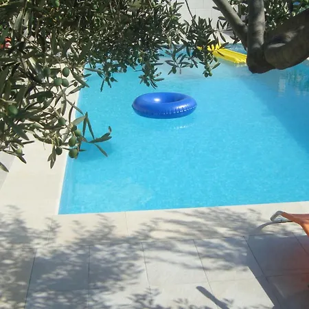 Niana With Heated Seawater Swimingpool