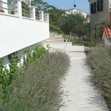 Niana With Heated Seawater Swimingpool Apartment *