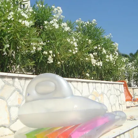 Niana With Heated Seawater Swimingpool Donji Okrug (Ciovo)