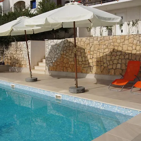 Niana With Heated Seawater Swimingpool Apartment Donji Okrug (Ciovo)