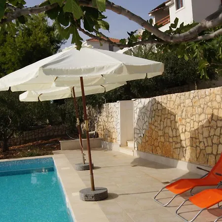 Niana With Heated Seawater Swimingpool