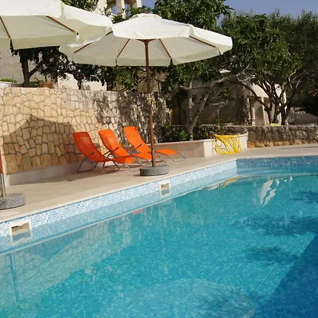 Niana With Heated Seawater Swimingpool