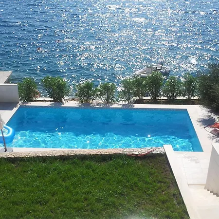 Niana With Heated Seawater Swimingpool Apartment Donji Okrug (Ciovo)