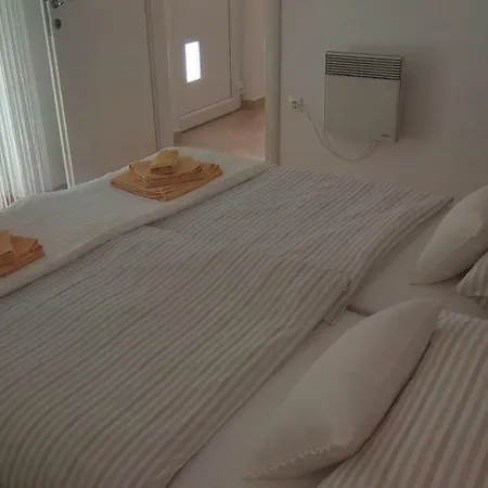 Apartment Niana With Heated Seawater Swimingpool Donji Okrug (Ciovo)