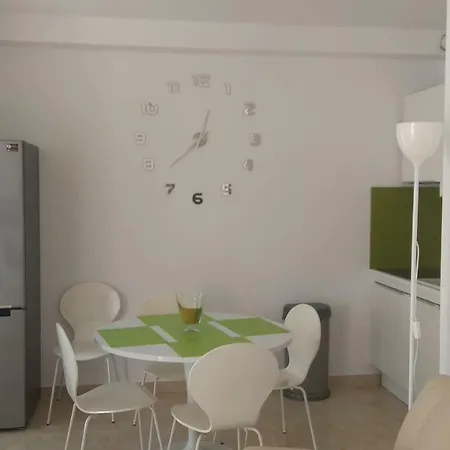 Apartment Niana With Heated Seawater Swimingpool Donji Okrug (Ciovo)