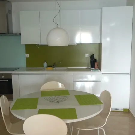Niana With Heated Seawater Swimingpool Apartment *