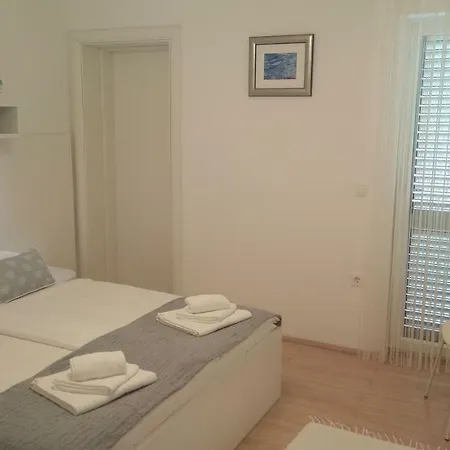 Apartment Niana With Heated Seawater Swimingpool Donji Okrug (Ciovo)