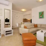 Apartment Niana With Heated Swimingpool Donji Okrug (Ciovo)