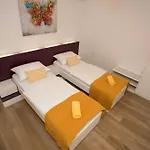 Apartment Niana With Heated Swimingpool Donji Okrug (Ciovo)