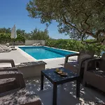Niana With Heated Swimingpool Apartment Donji Okrug (Ciovo)
