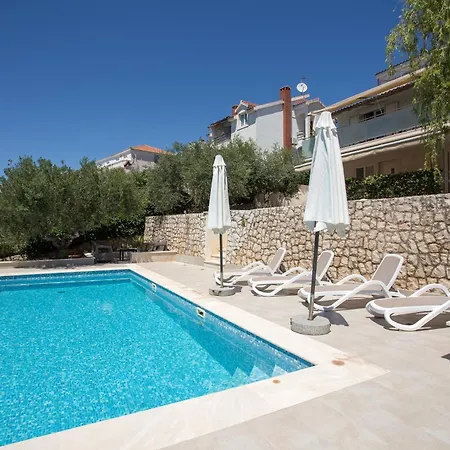 Niana With Heated Swimingpool