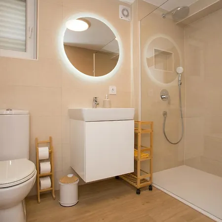 Niana With Heated Swimingpool Daire *