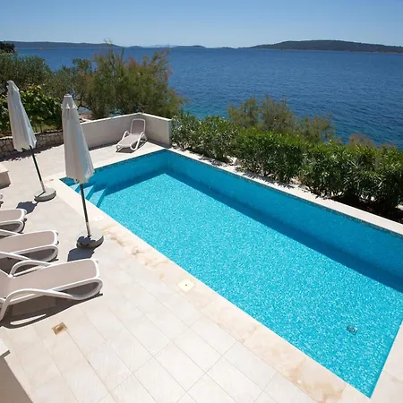 Niana With Heated Swimingpool